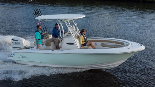 Bay boat fueraborda - Sportfish 222 - PIONEER BOATS - con consola central / open / de pesca deportiva