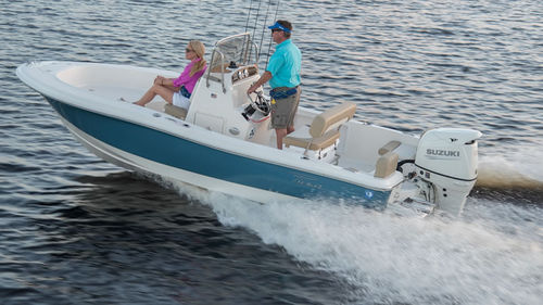 Barco open fueraborda - Sportfish 180 - PIONEER BOATS - con consola central / de pesca deportiva / 6 personas máx.