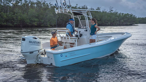 Barco open fueraborda - Bay Sport220 - PIONEER BOATS - con consola lateral / de pesca deportiva / 8 personas máx.