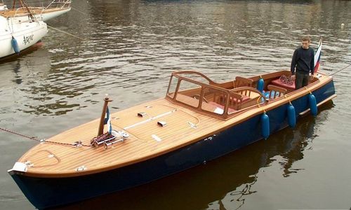 Runabout intraborda - Dolfin-28 - Morozov Yachts - escalonado / de madera / 6 personas máx.