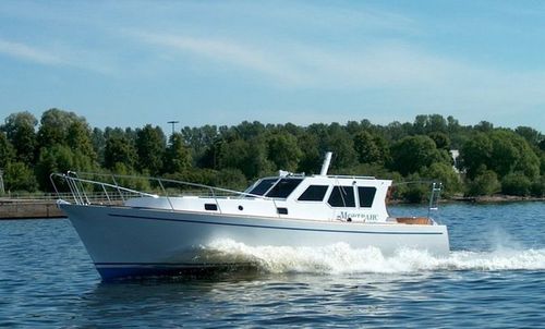 Barco cabinado intraborda - Navigator-111 - Morozov Yachts - diésel / de desplazamiento / con caseta de timón