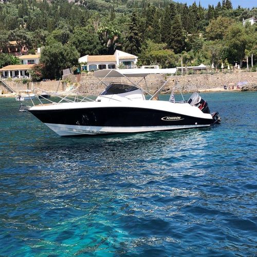 Barco open fueraborda - BLU WATER 6.40 - Biskinis Bros S.A. - con consola central / de deporte / 8 personas máx.