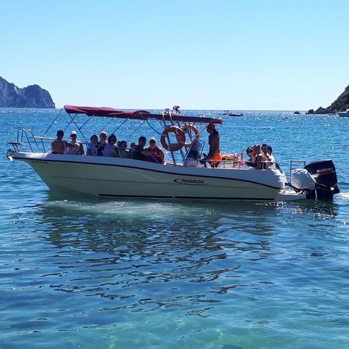 Barco open fueraborda - 7.95 PRO TOUR - Biskinis Bros S.A. - con consola central / 12 personas máx. / con solárium