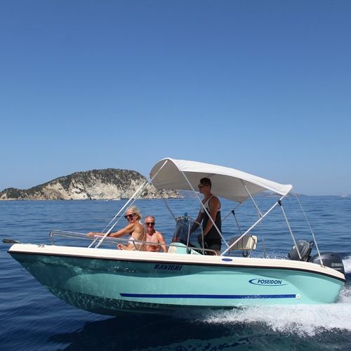 Barco open fueraborda - R 500 - Biskinis Bros S.A. - con consola central / de deporte / 6 personas máx.