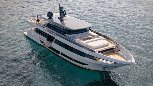 Superyate de crucero - MAY - Van der Valk Shipyard - con caseta de timón / con 5 camarotes / de semidesplazamiento
