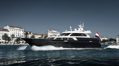Yate a motor clásico - SANTA KATHARINA III - Van der Valk Shipyard - clásico / con caseta de timón / con 3 camarotes