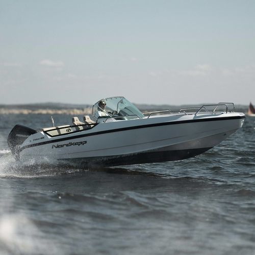 Barco open fueraborda - ENDURO 605 - Nordkapp Boats - con consola central / bow-rider / de esquí acuático
