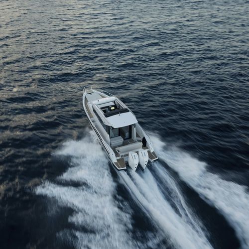 Cabin-cruiser fueraborda - Coupe 905 - Nordkapp Boats - bimotor / con caseta de timón / 9 personas máx.