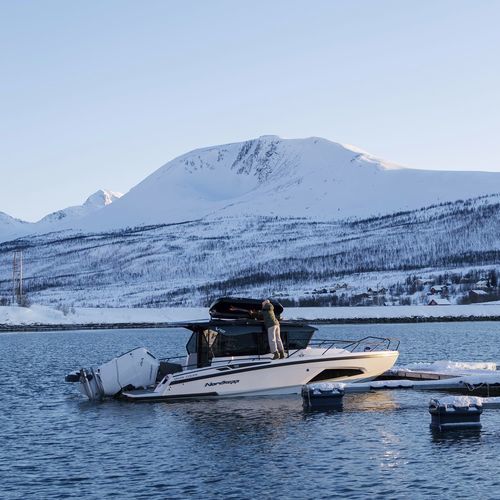 Cabin-cruiser fueraborda - Coupe 905 V12 - Nordkapp Boats - bimotor / con caseta de timón / 9 personas máx.