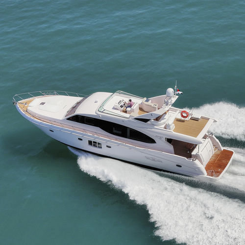 Yate a motor de crucero - 70 - Majesty Yachts - con fly / con 4 camarotes / de desplazamiento
