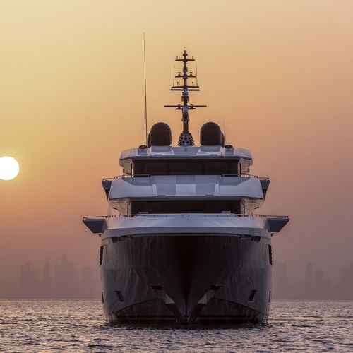 Megayate de crucero - 175 - Majesty Yachts - raised pilothouse / de composite / con piscina