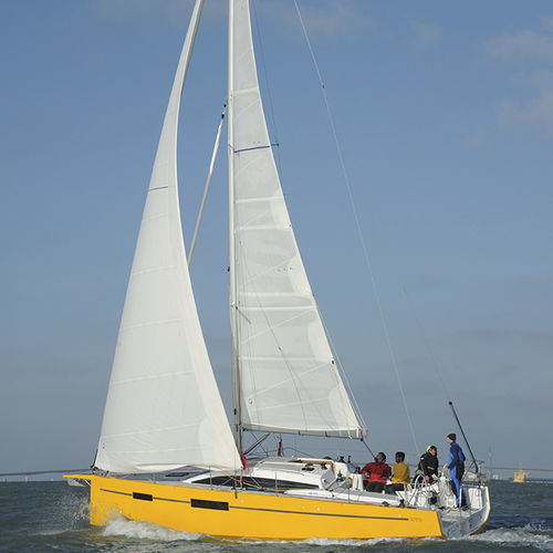 Velero de crucero oceánico - RM1070 - RM Yachts - con 2 camarotes / bi-quilla / con bauprés