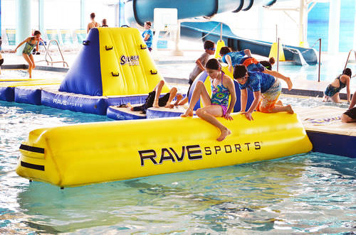 Juego acuático barra de equilibrio - Aqua Beam - RAVE Sports - para centro de ocio / inflable