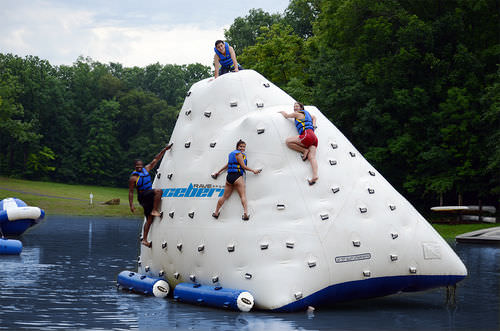 Juego acuático tobogán - 14' Iceberg - RAVE Sports - muro de escalada / para centro de ocio / inflable