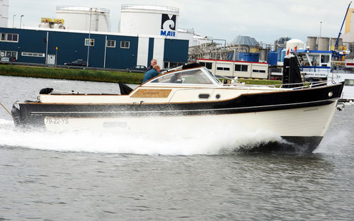 Cabin-cruiser intraborda - NPB 30 - Neil Marine (Pvt) Ltd - con 1 camarote / clásico / con solárium