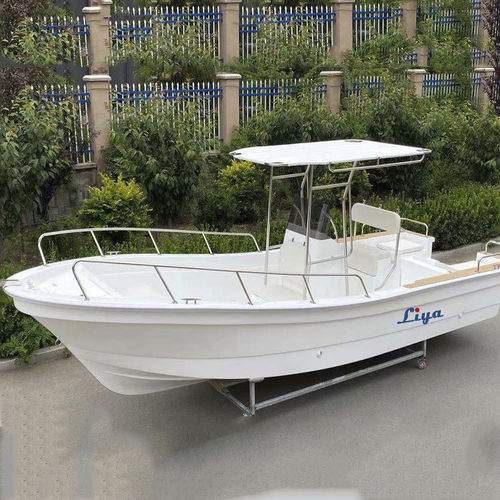 Barco open fueraborda - SW660 - Qingdao Lian Ya Boat Co.,Ltd. - con consola central / para la pesca / de fibra de vidrio