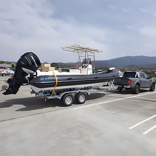 Embarcación neumática fueraborda - RIB620 - Qingdao Lian Ya Boat Co.,Ltd. - gasolina / con casco rígido / con consola central