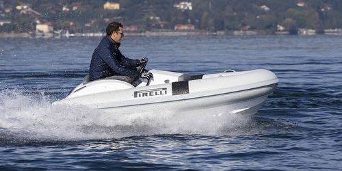 Embarcación neumática hidrojet - J29  - PIRELLI | TecnoRib - gasolina / RIB / con consola central