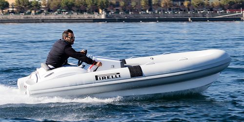 Embarcación neumática hidrojet - J39 - PIRELLI | TecnoRib - gasolina / RIB / con consola central