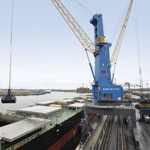 Grúa portuaria - Konecranes - para carga pesada / sobre carril / de brazo amantillable