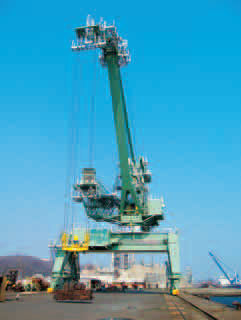Grúa para astillero naval - Mitsui Engineering & Shipbuilding - de brazo amantillable