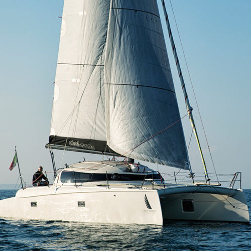 Catamarán - LH 37 Sport - Lady Hawke Catamarans - de regata y crucero / con 3 camarotes / de carbono