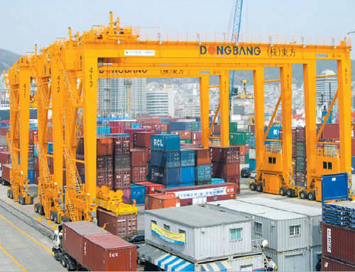 Grúa apiladora de contenedores con neumáticos - RUBBER TYRED - 40 MT - Hyundai Samho Crane Division