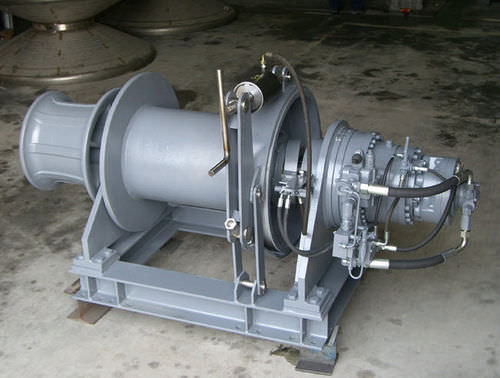 Chigre para asegurar cargas - C.M.T - para buque / con motor hidráulico