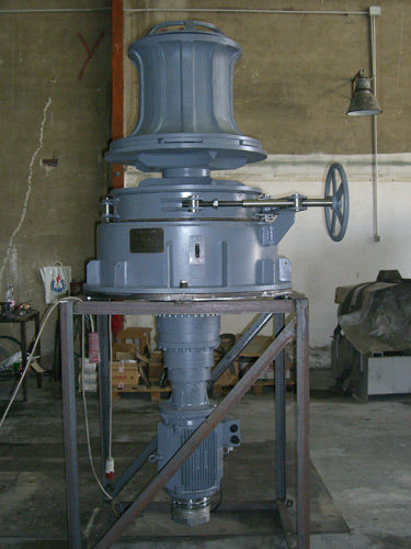 Molinete eléctrico - C.M.T - para buque / vertical / sobre cubierta