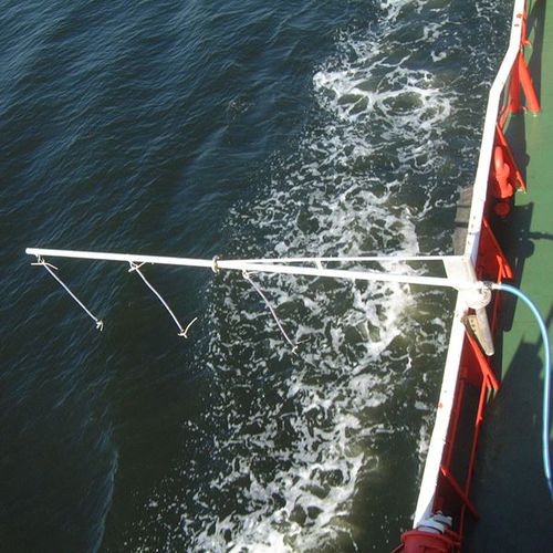 Sistema de pulverización con brazo - Widespray - Desmi - de dispersante / para montar sobre barco / contra la polución por hidrocarburos
