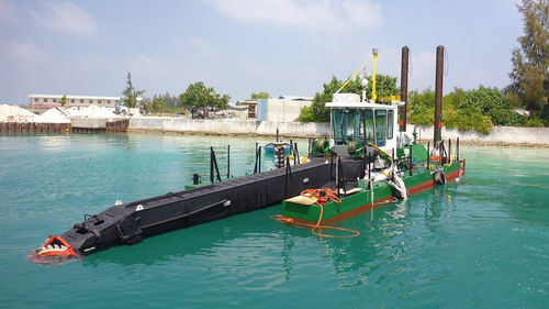 Barco profesional draga de succión con disgregador - BEAVER® 30 - Royal IHC - catamarán / intraborda / diésel