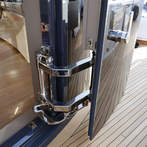 Puerta para yate - Tecnimpianti SPA - deslizante integrada / interior / hidráulica