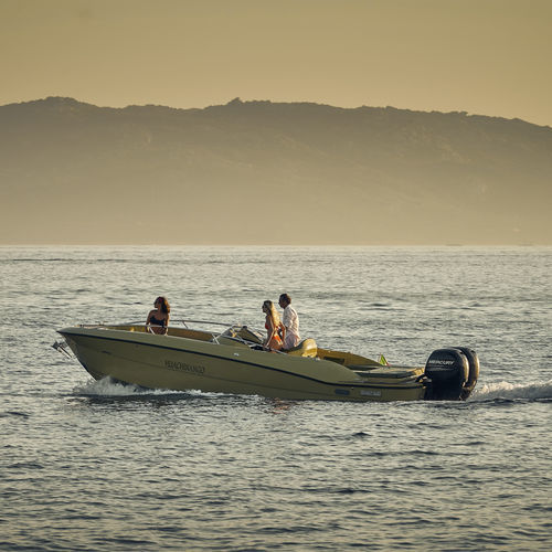 Barco open fueraborda - Libra 750 - CLEAR - bimotor / con consola central / 12 personas máx.