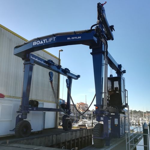 Travel lift con dirección en todas las ruedas - BL30TL-90°RCG - BOAT LIFT - controlado a distancia / para cargas pesadas / con tracción en las cuatro ruedas