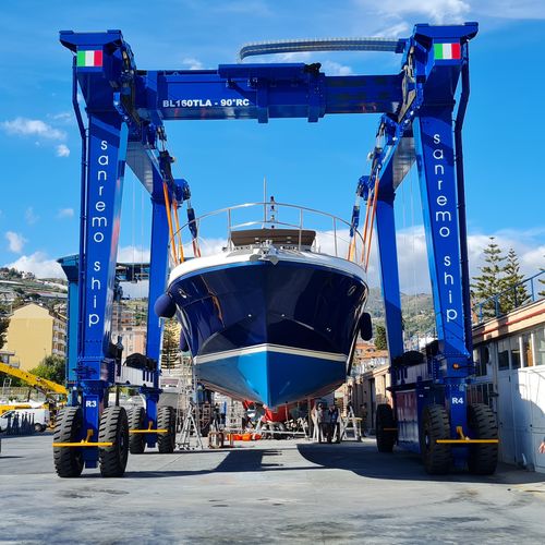 Travel lift controlado a distancia - BL160TLA-90°RC - BOAT LIFT - con dirección en todas las ruedas / para cargas pesadas / de ancho ajustable