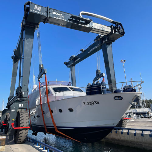 Travel lift ancho variable - BOAT LIFT - controlado a distancia / eléctrico