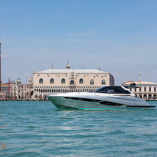 Barco cabinado intraborda - PARANÀ 38 - RIO YACHTS - diésel / bimotor / con hard-top