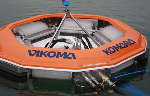 Skimmer de hidrocarburos de rebosadero - Komara Maxi - Vikoma International - de cepillo / de disco / de bandas oleofílicas
