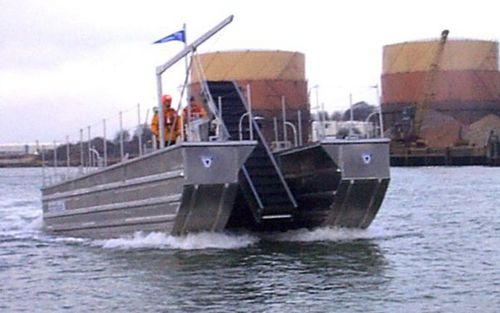 Barco profesional embarcación de recuperación de hidrocarburos - EnviroCat - Vikoma International - catamarán / intraborda / de aluminio