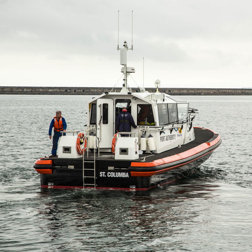 Barco profesional embarcación piloto - 13m - HolyHead Marine Services - hidrojet intraborda / GRP