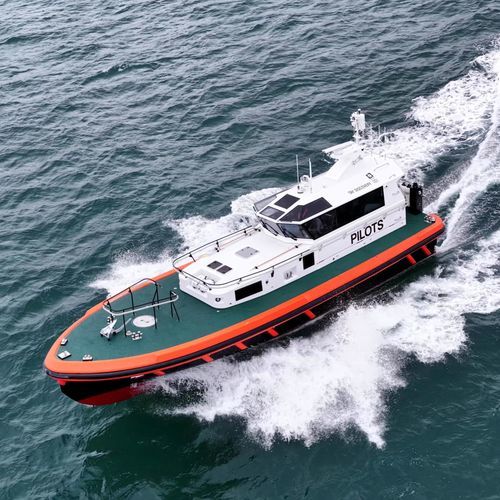 Barco profesional embarcación piloto - 16m - HolyHead Marine Services - intraborda / GRP / LR