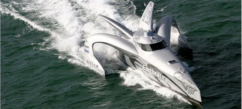 Yate a motor trimarán de motor - Earthrace / Ady Gil - LOMOcean Design - de gran velocidad / con caseta de timón / de desplazamiento