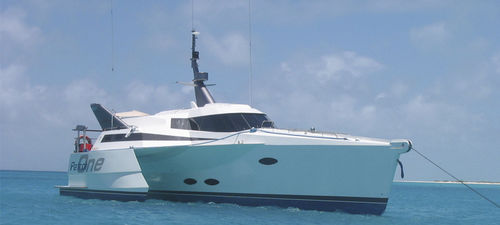 Yate a motor trimarán de motor - Patrol One - LOMOcean Design - de gran velocidad / con caseta de timón / de desplazamiento