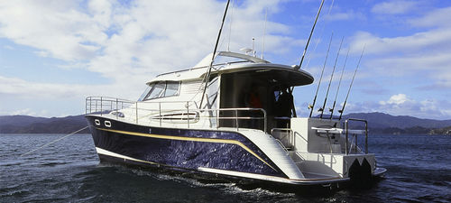 Barco cabinado intraborda - Aquavette - LOMOcean Design - de pesca deportiva