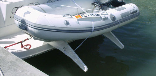 Soporte para bote auxiliar para plataforma - Slide On - UMT MARINE LLC - para barco / para yate