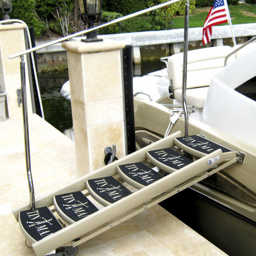 Escalera para yate - UMT MARINE LLC