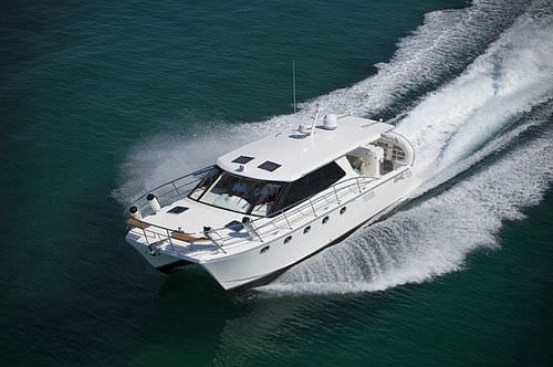 Barco cabinado catamarán - 42 - ArrowCat Marine - intraborda