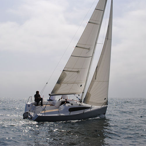 Velero de crucero - Mastracchio 24.5 - Astillero del Sur - daysailer / de regata / con 2 camarotes