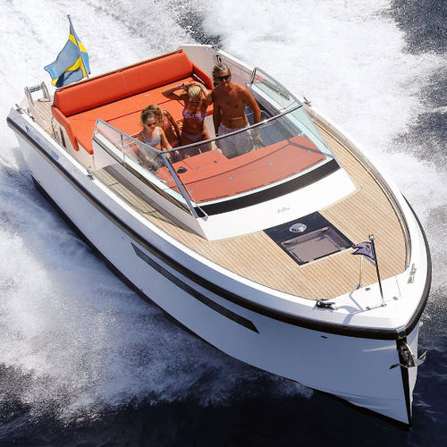 Barco cabinado intraborda - 33  - Delta POwerboats - bimotor / open / de crucero