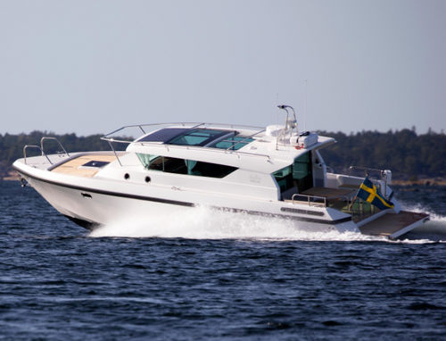 Barco cabinado intraborda - 400 sw - Delta POwerboats - bimotor / con hard-top / con 3 camarotes